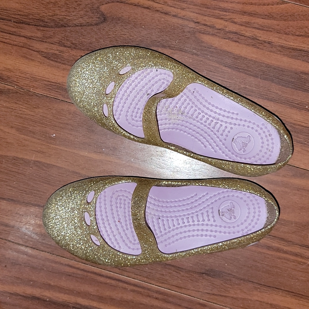 Girls crocs